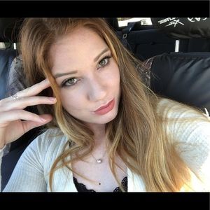 Meet your Posher, Gabriela